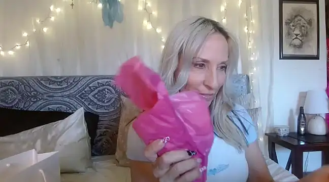 Snapshot of Sweet-Ginger chatting on 03/15/25, 11:17 Sweet-Ginger online show from 03/15/25, 11:17