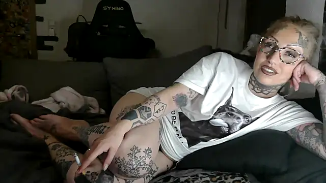 RoxxyInk online show from 04/20/26, 10:44