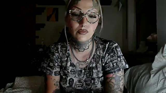 RoxxyInk online show from 07/19/26, 01:58