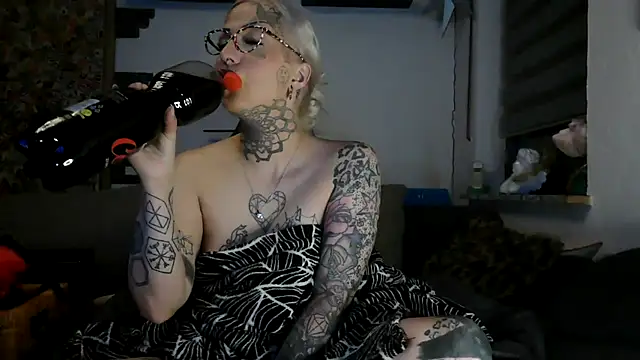 RoxxyInk online show from 04/13/26, 10:03