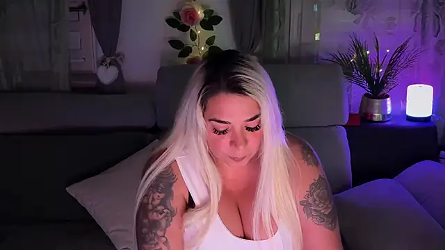 Monageil online show from 09/22/25, 04:24