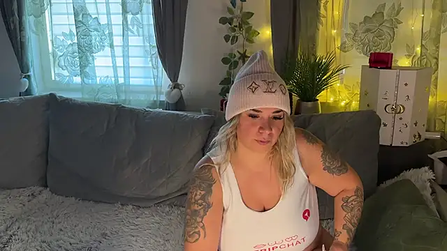 Monageil online show from 11/23/25, 10:03