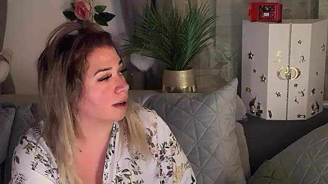 Monageil online show from 11/11/25, 08:03