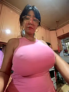 Snapshot of sweetieme chatting on 09/21/25, 01:11 sweetieme online show from 09/21/25, 01:11