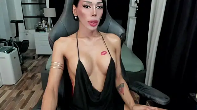 Forever MissCandace online show from 04/17/26, 02:31
