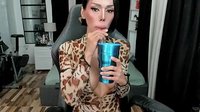 Forever MissCandace online show from 05/10/26, 03:32