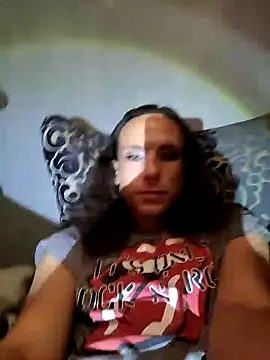 Snapshot of sissyvee chatting on 03/11/25, 08:42 sissyvee online show from 03/11/25, 08:42
