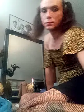 Snapshot of sissyvee chatting on 12/13/24, 04:49 sissyvee online show from 12/13/24, 04:49