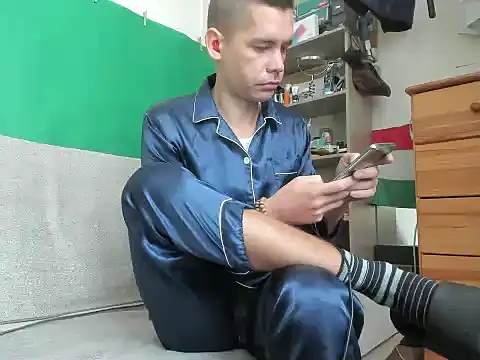 viraglaci18xh online show from 10/26/25, 11:32