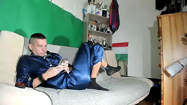 viraglaci18xh online show from 11/19/25, 06:02