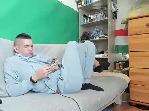 viraglaci18xh online show from 10/31/25, 11:29