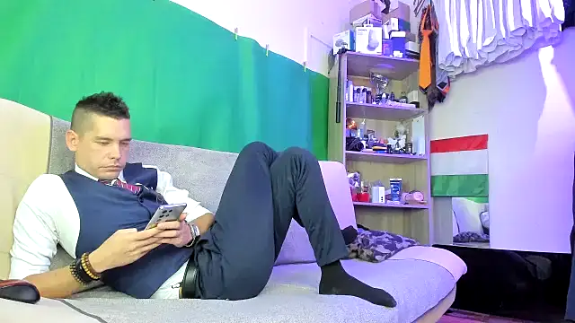 viraglaci18xh online show from 11/24/25, 10:04