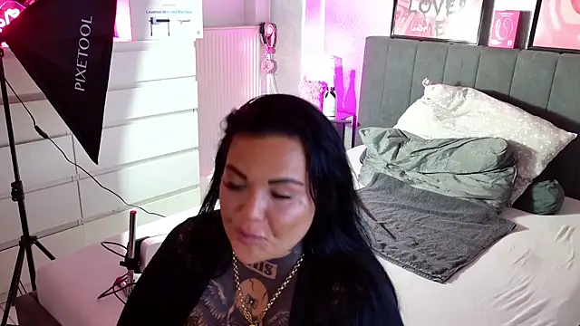 Snapshot of _MelinaCurves_ chatting on 03/19/25, 12:26 MelinaCurves online show from 03/19/25, 12:26