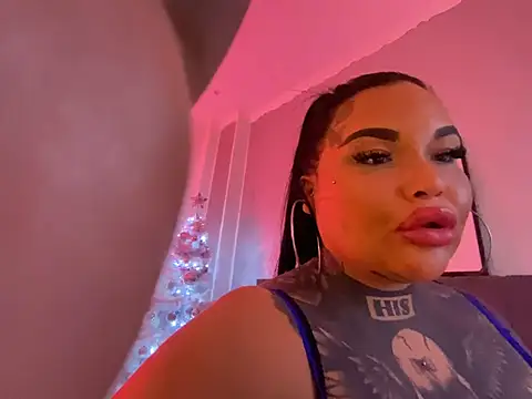Snapshot of _MelinaCurves_ chatting on 12/19/24, 10:10 MelinaCurves online show from 12/19/24, 10:10