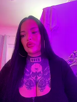  MelinaCurves  online show from 11/28/25, 10:21