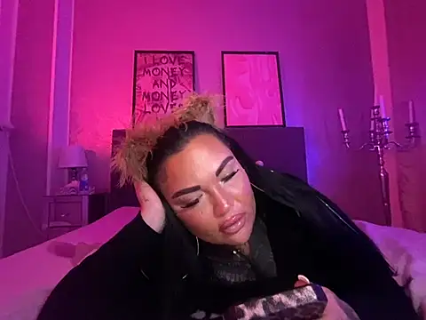 Snapshot of _MelinaCurves_ chatting on 01/27/25, 12:01 MelinaCurves online show from 01/27/25, 12:01
