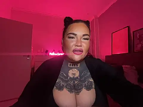 Snapshot of _MelinaCurves_ chatting on 01/08/25, 10:37 MelinaCurves online show from 01/08/25, 10:37