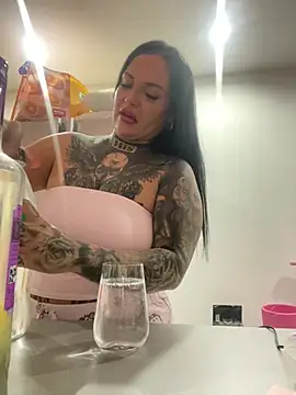  MelinaCurves  online show from 05/15/26, 10:19