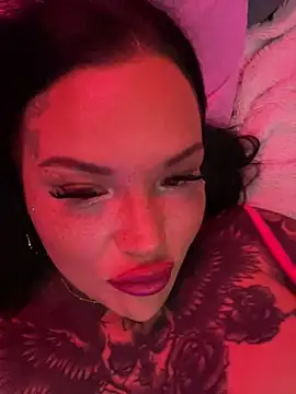  MelinaCurves  online show from 10/28/25, 08:41