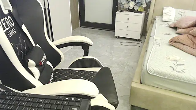 Snapshot of Hanako_love chatting on 03/06/25, 04:28 Hanako love online show from 03/06/25, 04:28