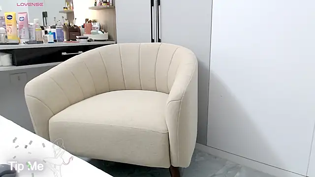 Hanako love online show from 06/19/26, 04:35