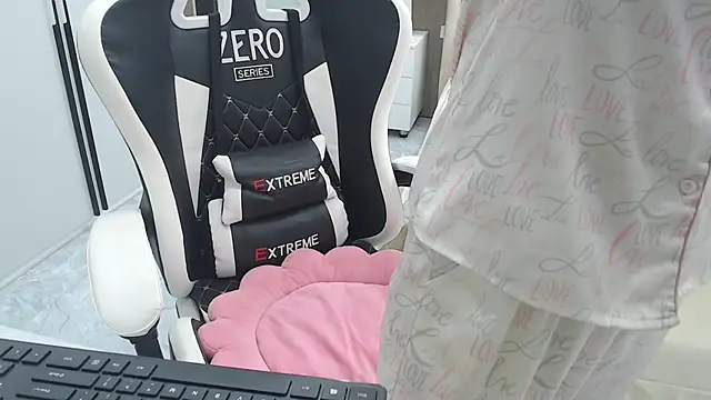 Hanako love online show from 11/23/25, 03:44