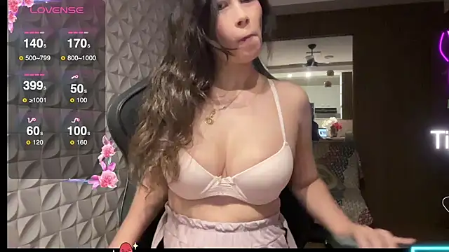 Leilacharlotte online show from 02/12/26, 08:08