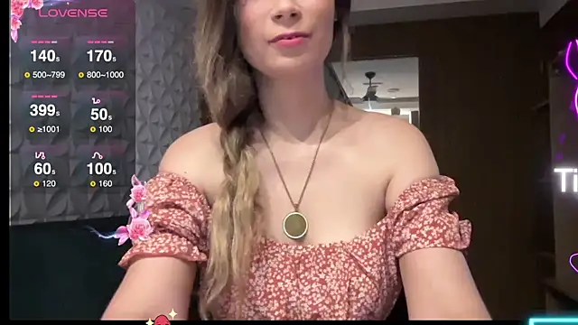 Leilacharlotte online show from 10/28/25, 10:09