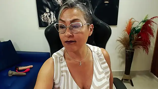 Tamara Luaren online show from 07/27/26, 09:22