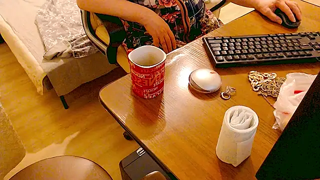 Snapshot of MomJaneSex chatting on 02/25/25, 09:48 MomJaneSex online show from 02/25/25, 09:48
