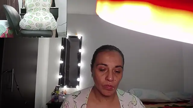 zoe hotxxx online show from 10/13/25, 02:40