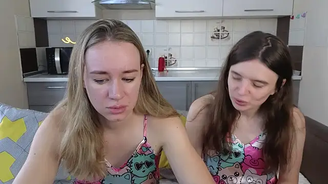 Snapshot of Naughty_Alice chatting on 09/15/25, 06:25 Naughty Alice online show from 09/15/25, 06:25