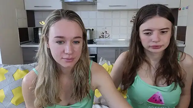 Snapshot of Naughty_Alice chatting on 09/17/25, 06:26 Naughty Alice online show from 09/17/25, 06:26