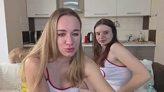 Snapshot of Naughty_Alice chatting on 10/29/25, 06:12 Naughty Alice online show from 10/29/25, 06:12