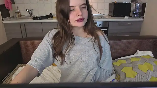 Snapshot of Naughty_Alice chatting on 11/11/25, 02:34 Naughty Alice online show from 11/11/25, 02:34