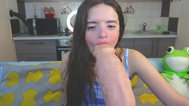 Snapshot of Naughty_Alice chatting on 03/10/25, 12:17 Naughty Alice online show from 03/10/25, 12:17