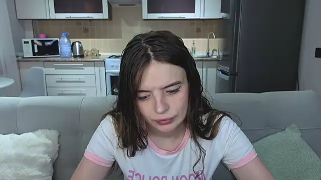 Snapshot of Naughty_Alice chatting on 04/23/26, 11:27 Naughty Alice online show from 04/23/26, 11:27