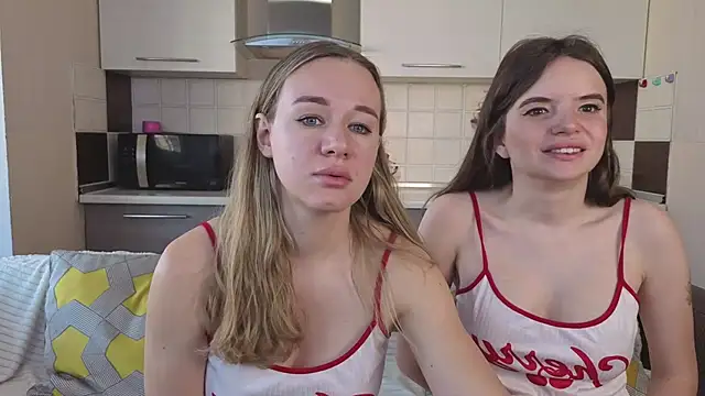 Snapshot of Naughty_Alice chatting on 11/24/25, 06:13 Naughty Alice online show from 11/24/25, 06:13