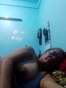 Snapshot of sexylizzy4u chatting on 09/14/25, 01:44 sexylizzy4u online show from 09/14/25, 01:44