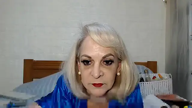 awild kitten online show from 06/07/26, 10:42