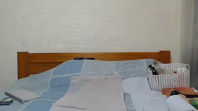 awild kitten online show from 10/11/25, 09:21