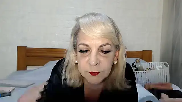 Snapshot of awild_kitten chatting on 06/16/26, 09:31 awild kitten online show from 06/16/26, 09:31