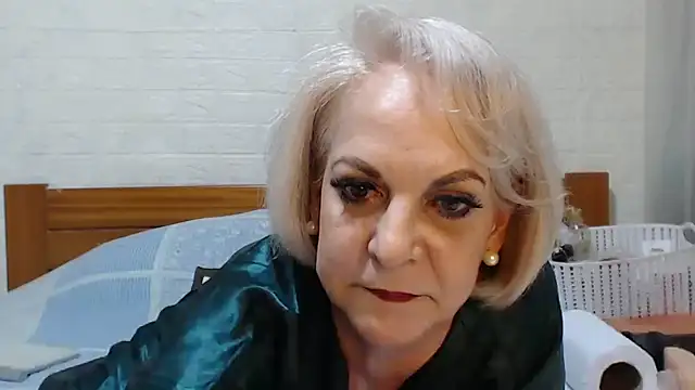 awild kitten online show from 12/01/25, 09:21