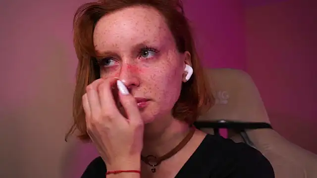 Liuba Fox online show from 11/18/25, 06:44