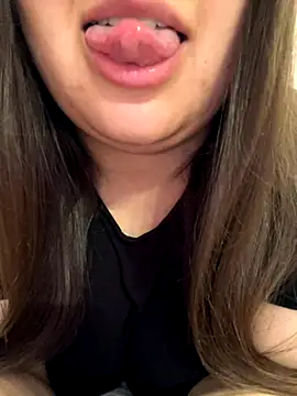 Snapshot of Jane_BBW chatting on 10/31/25, 01:30 Jane BBW online show from 10/31/25, 01:30