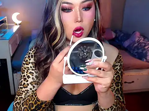 Snapshot of HOTnWILDalice chatting on 10/24/25, 01:04 HOTnWILDalice online show from 10/24/25, 01:04