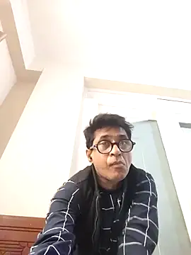 iamkahn 44 online show from 12/17/25, 11:04