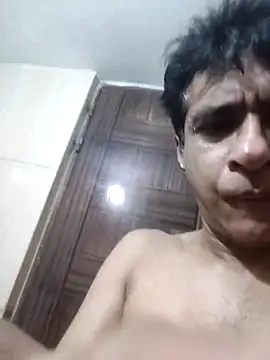 Snapshot of iamkahn_44 chatting on 02/14/26, 01:33 iamkahn 44 online show from 02/14/26, 01:33