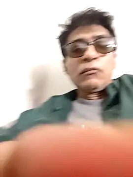 Snapshot of iamkahn_44 chatting on 02/11/26, 05:35 iamkahn 44 online show from 02/11/26, 05:35