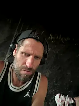 Snapshot of FckbbOy chatting on 10/03/25, 10:11 FckbbOy online show from 10/03/25, 10:11